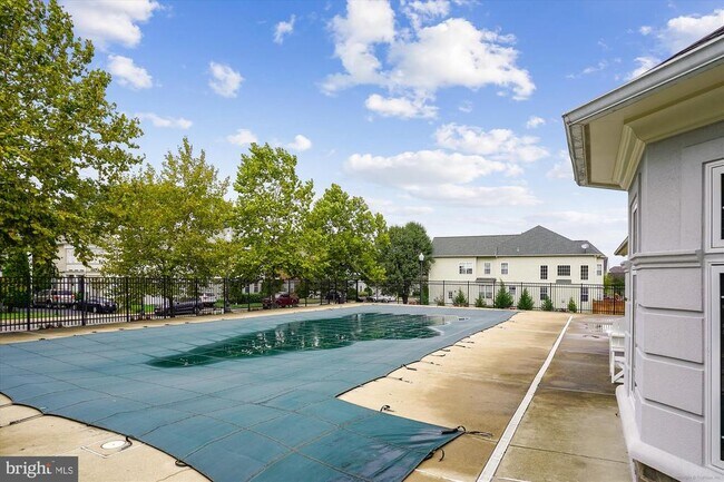 Building Photo - 9305 Sumner Lake Blvd