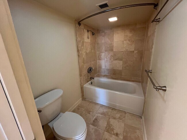 Building Photo - Yacht Harbor Towers (Ala Moana)-1282 sf, 2 bed+den, 2 bath, 2 prkg-INCLUDES UTILITIES