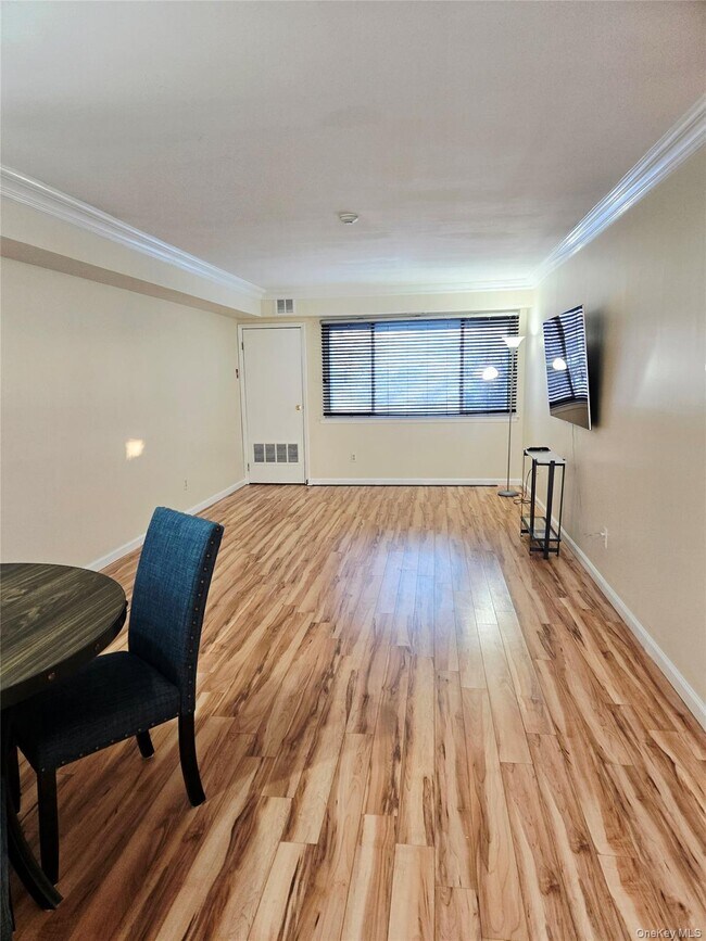 Building Photo - 199 Pointe Cir N