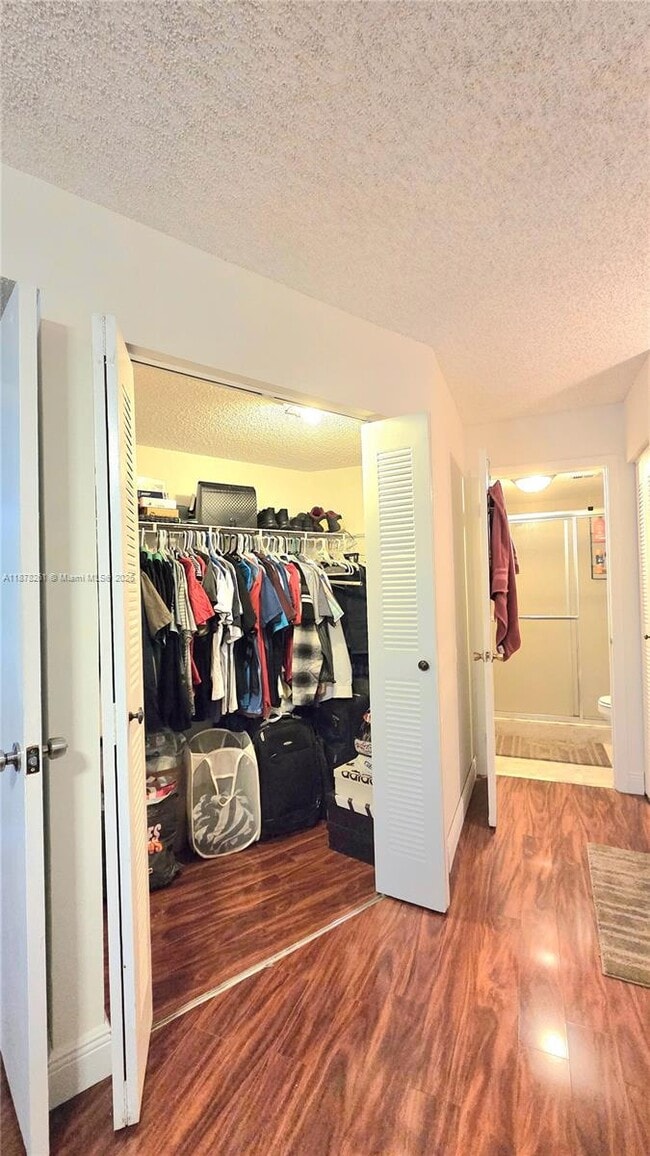 Building Photo - 9999 Summerbreeze Dr