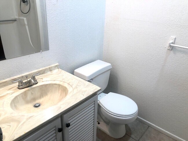 Building Photo - Pre leasing now for 4/1/2026