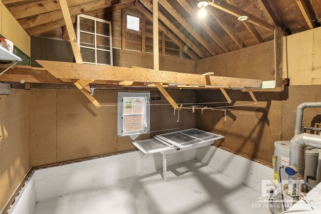 Building Photo - 3 Bedroom 1 Bathroom Home