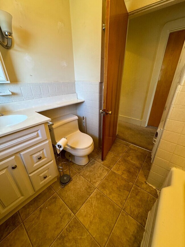 Building Photo - Mary Lou Molnar 111