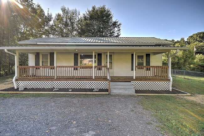 Building Photo - 875 S Pickens Bridge Rd