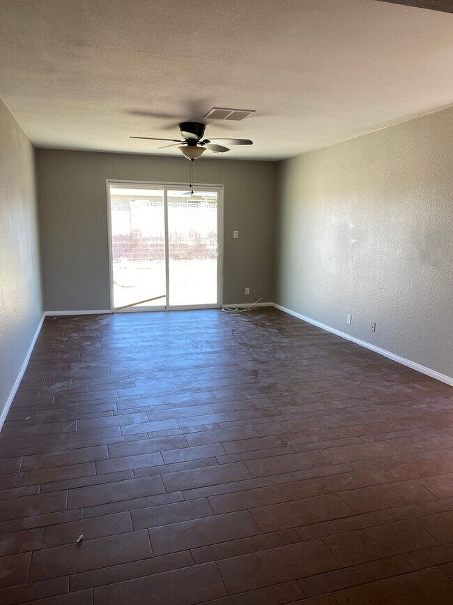 Building Photo - 401 Tiger Lily Way