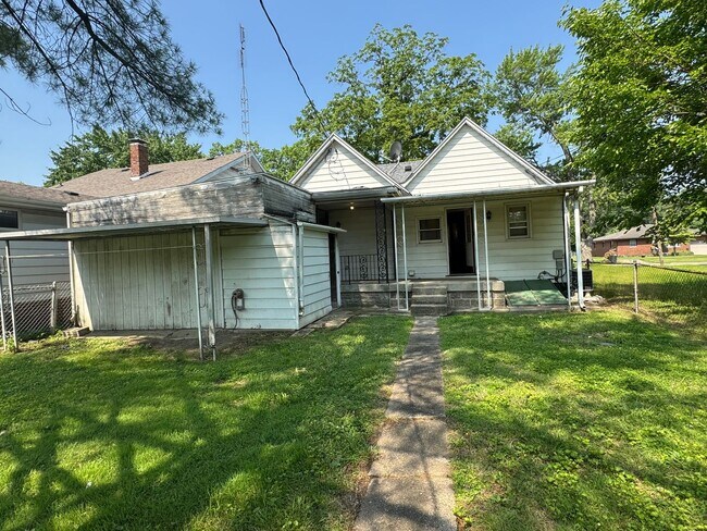 Building Photo - Cozy Comfort: 2 Bed, 1 Bath Home with Spac...