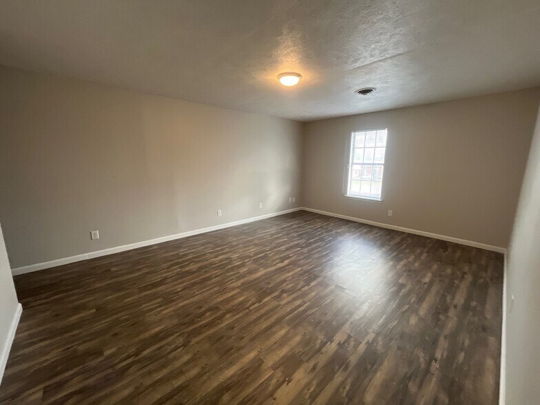 Building Photo - 294 Tinker Hill Cv