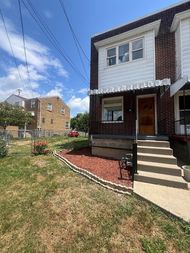 Primary Photo - Spacious 2 bedroom in the heart of Ingram