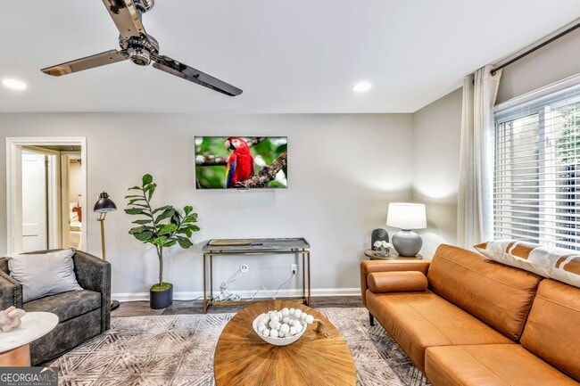 Building Photo - 811 Old Powder Springs Rd SW