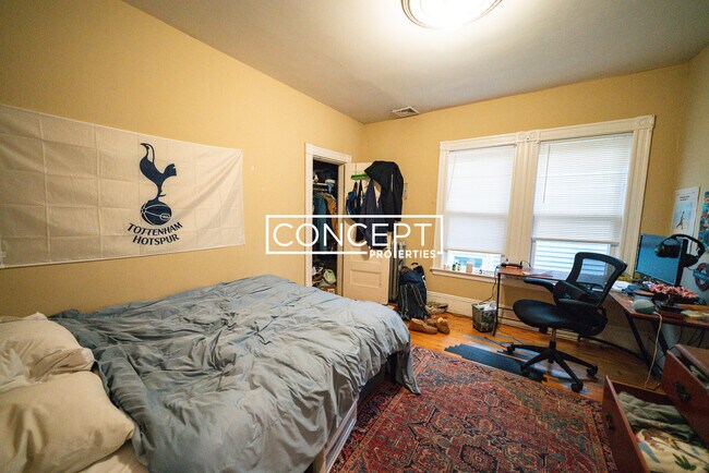 Building Photo - 63 Hillside St