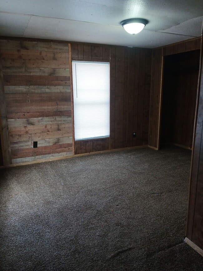 Building Photo - “Comfortable and Convenient” 3 bedroom 2 bathroom