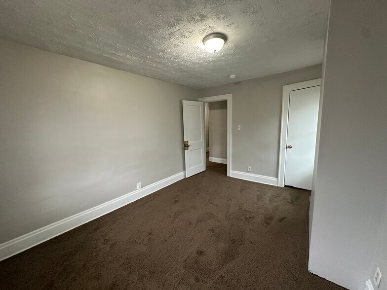 Building Photo - 707 Northview Ave