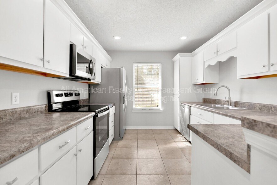 Building Photo - 648 Alysheba Dr