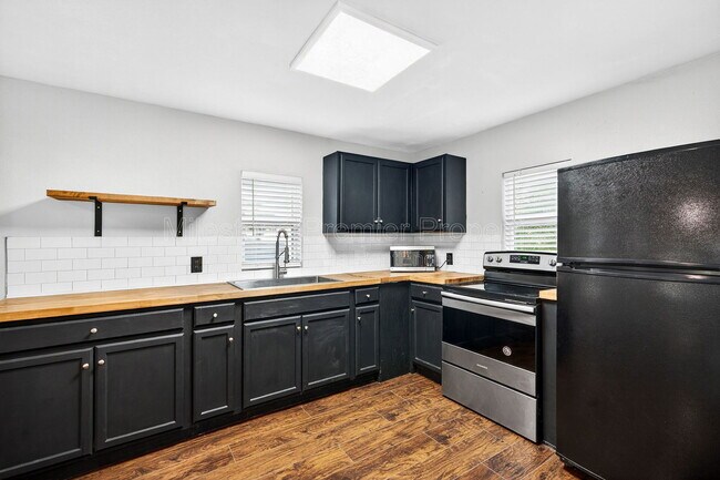 Building Photo - 1129 W Owings St