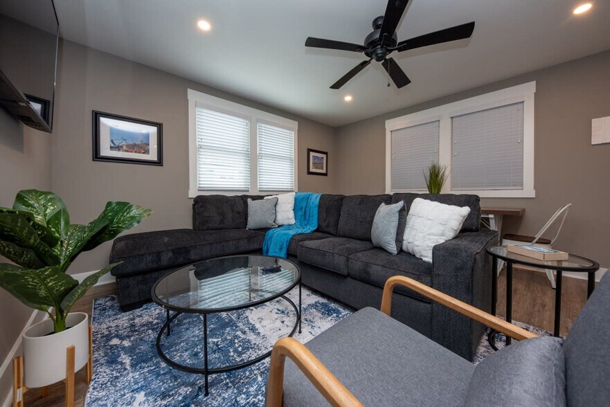 Primary Photo - 1140 Simpson Ave