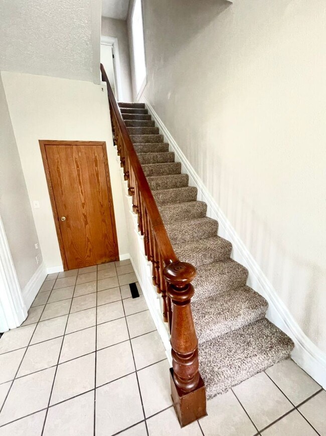 Building Photo - Nice 3 bed 1.5 bath house!