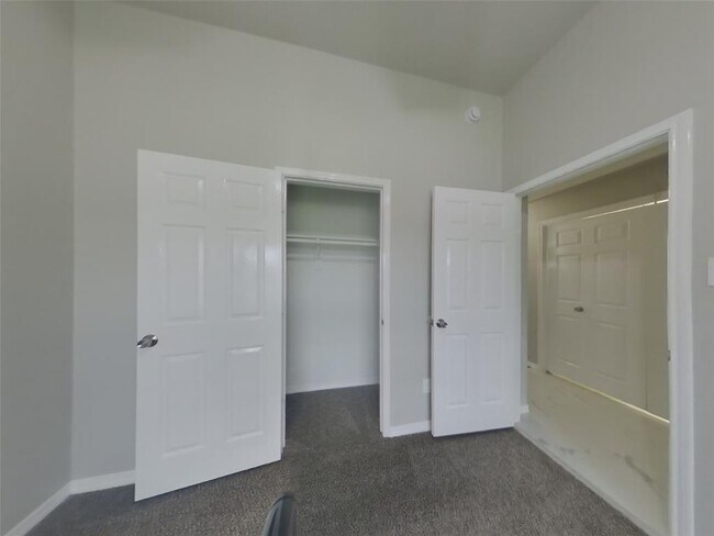 Building Photo - 318 Annatto Ln