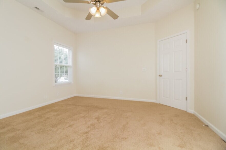 Building Photo - 1452 Colyn Avenue