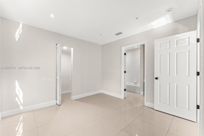 Building Photo - 18055 Sycamore Dr W