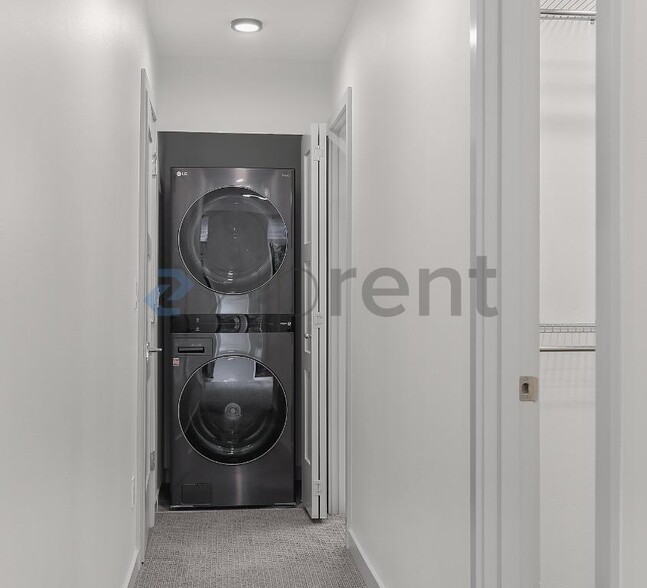 Building Photo - Unit C