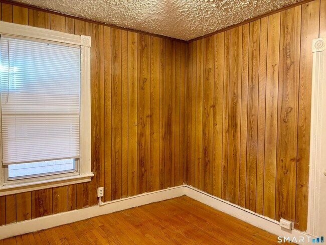 Building Photo - 162 Gilbert Ave