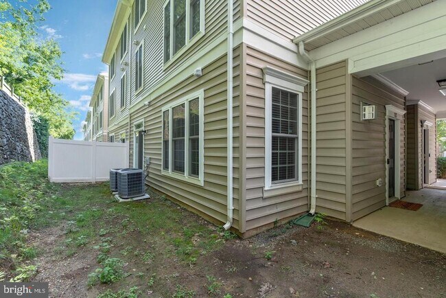 Building Photo - 7117 Mason Grove Ct
