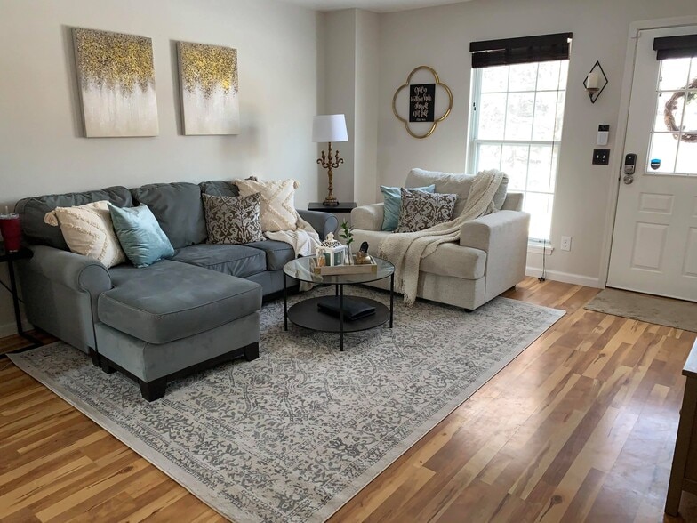 Building Photo - 6702 S Independence St