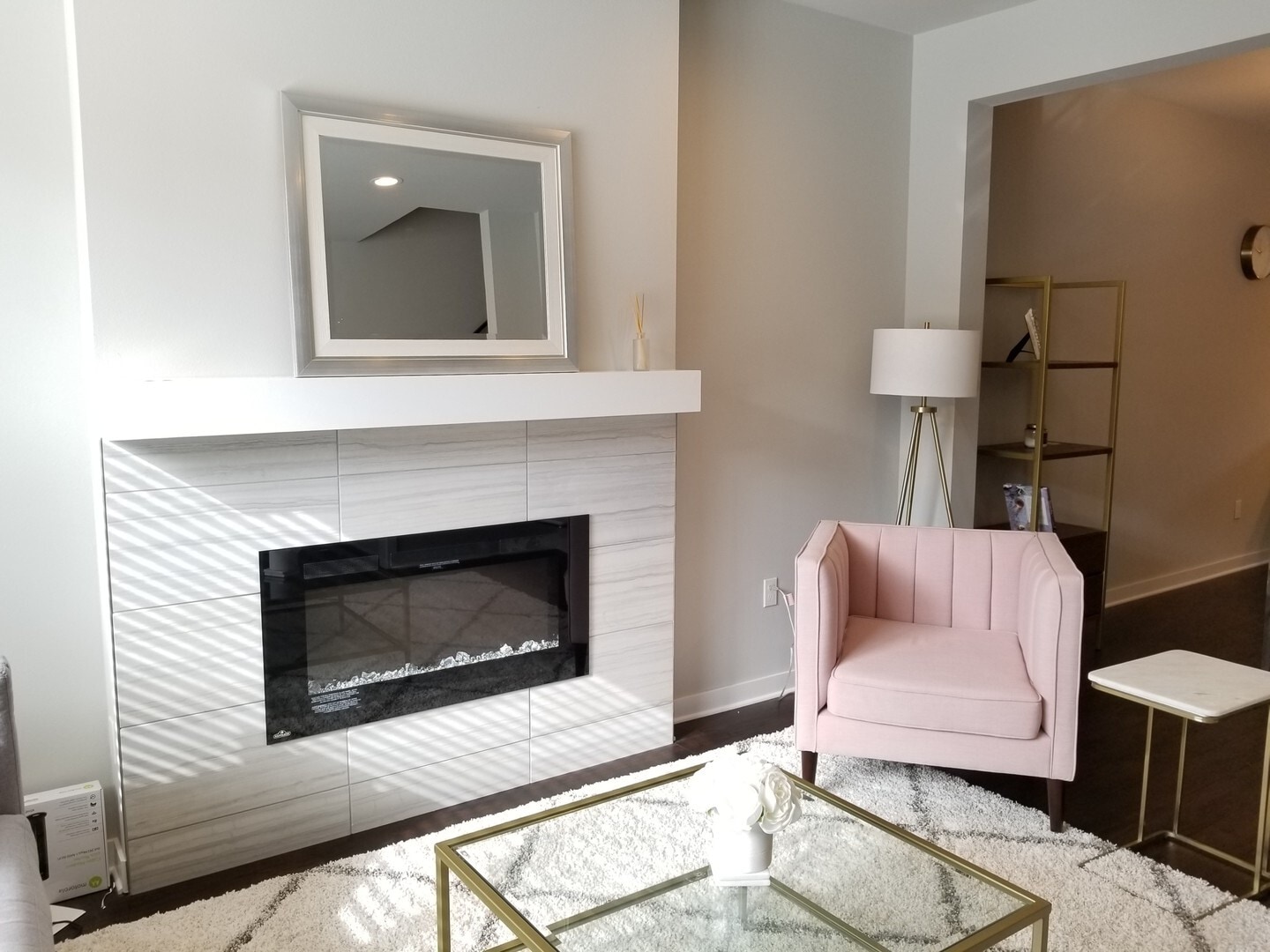 Building Photo - GORGEOUS Edmonds 2 Bedroom Primary Suites - CLOSE TO EVERYTHING