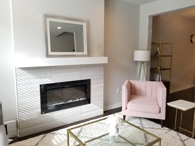 Building Photo - GORGEOUS Edmonds 2 Bedroom Primary Suites - CLOSE TO EVERYTHING