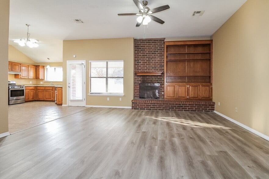 Building Photo - 3713 Shannon Dr