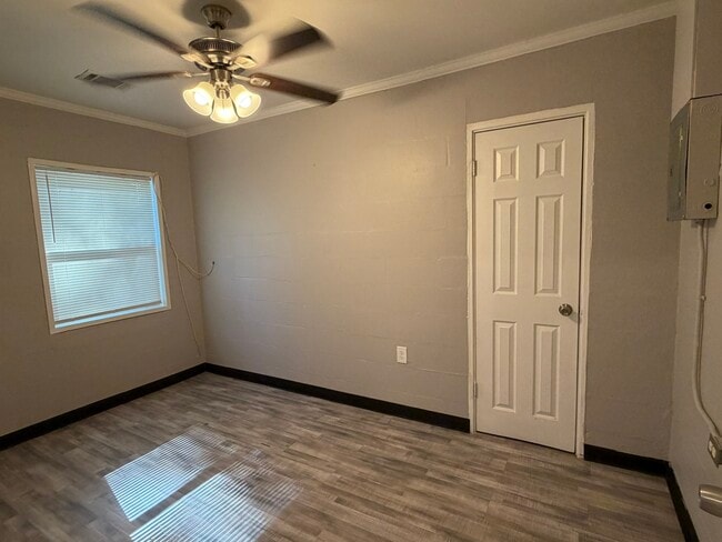 Building Photo - 1109 W Wall St