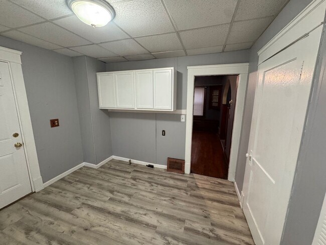 Building Photo - Charming 3-Bedroom Property in Prime Location