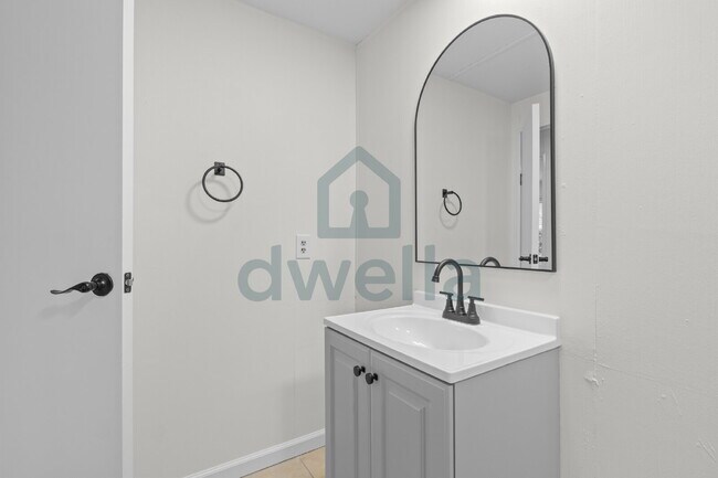 Building Photo - Close to Everything-Lexington! Beautifully Renovated 3-bedroom, 2-bath home in the highly sought-...