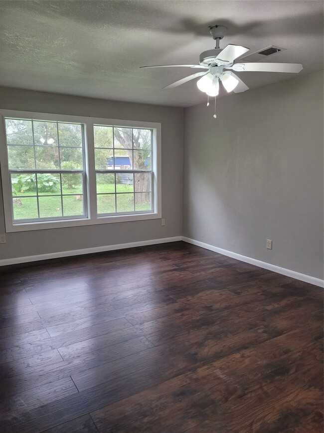 Building Photo - 822 Retama St