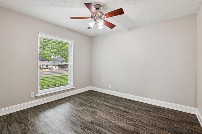 Building Photo - 5900 Gateshead Dr