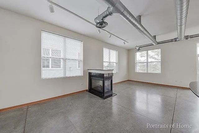 Building Photo - 1693 Town Center St