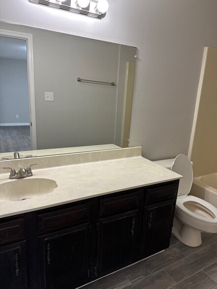 Building Photo - 643 Walker Rd