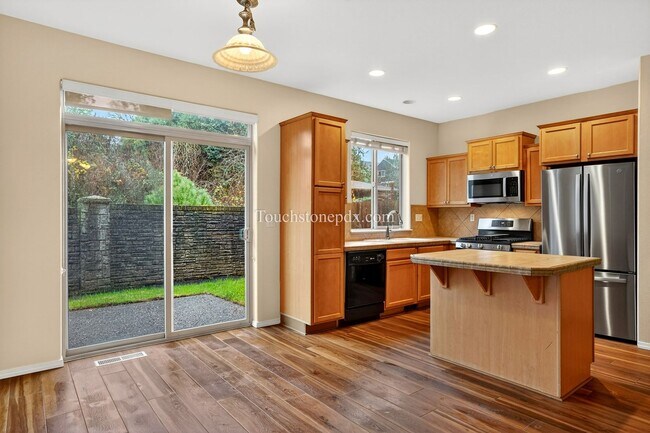 Building Photo - Freshly Updated 3BR Home in Beaverton