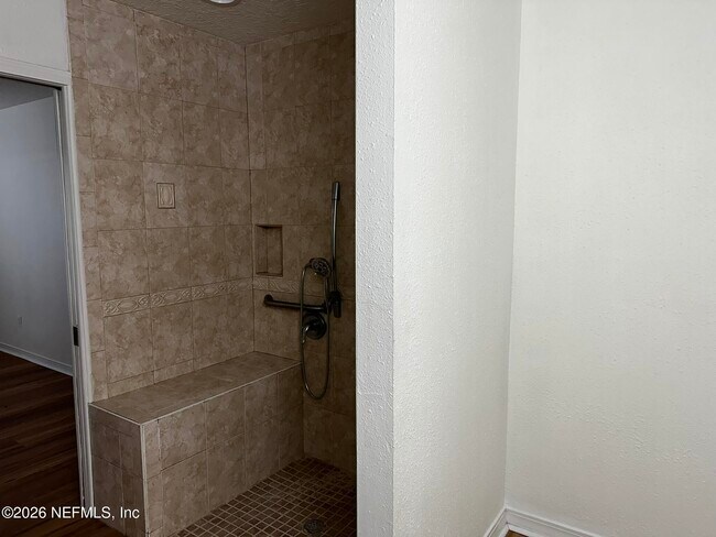 Building Photo - 1305 Hawks Crest Dr