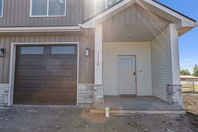 Building Photo - Modern Luxury Townhome in Prime Location –...