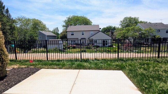 Building Photo - 809 Lindsay Ln