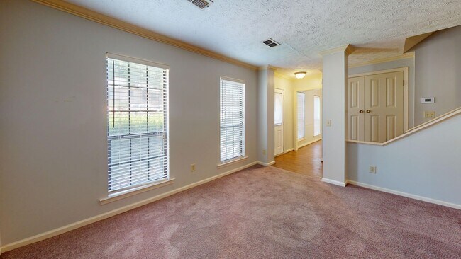 Building Photo - 335 Bent Tree Dr
