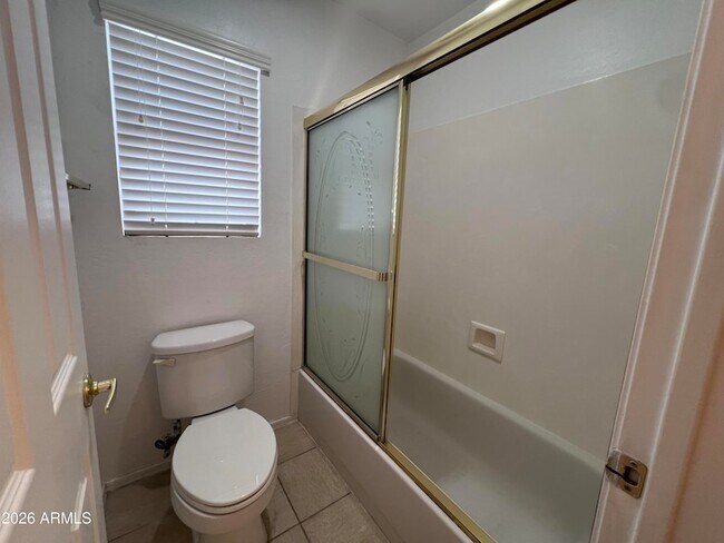 Building Photo - 218 E Sunburst Ln