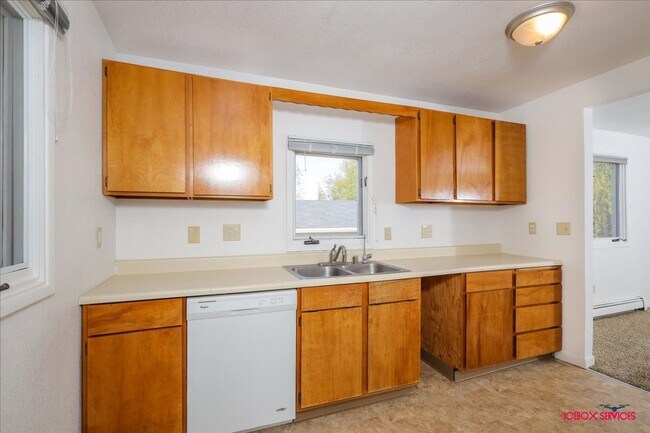 Building Photo - Seasonal Special: Discounted from market r...