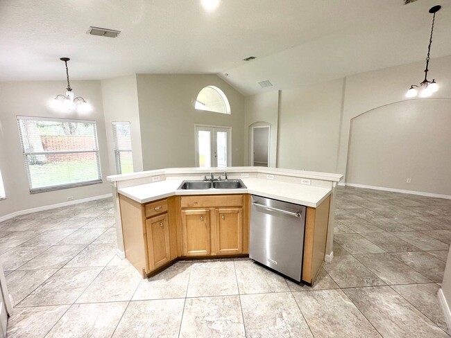 Building Photo - Beautifully Updated 4/3, Gated Community, ...