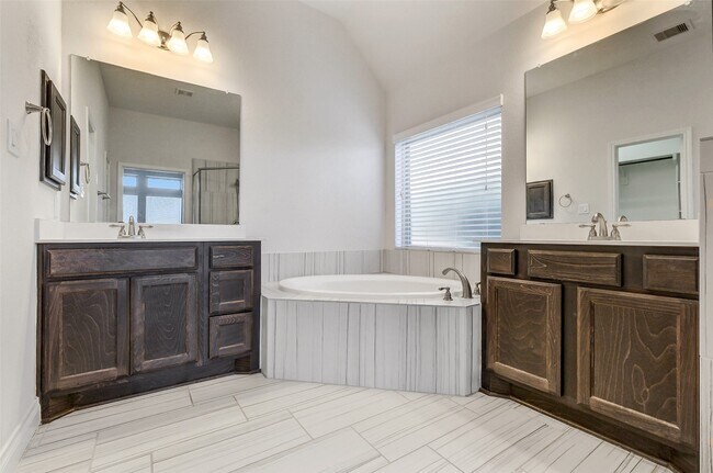 Building Photo - 10835 High Red Mesa