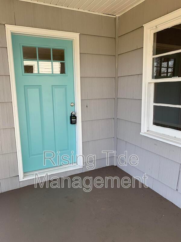 Building Photo - 928 5 Mile Rd