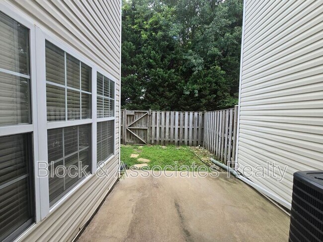 Building Photo - 210 Brittany Way
