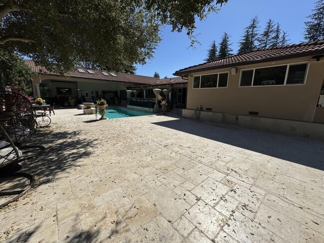 Building Photo - 13605 Surrey Ln