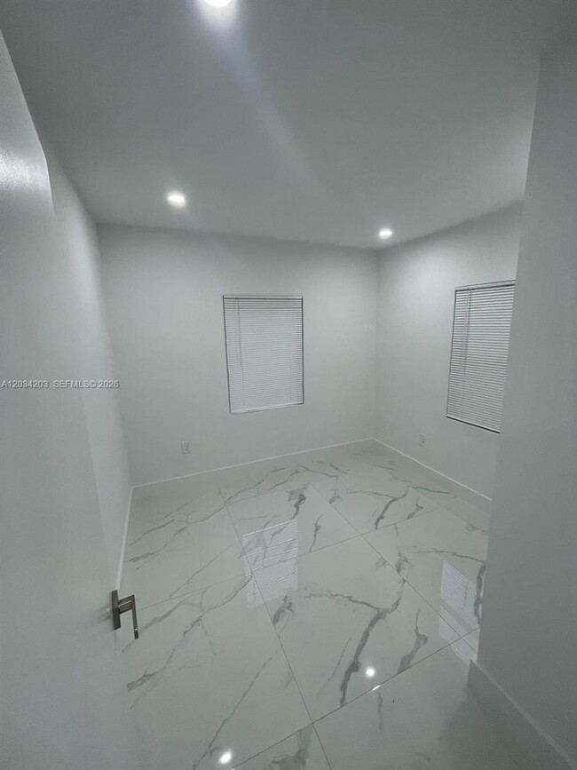 Building Photo - 2103 SW 60th Ave